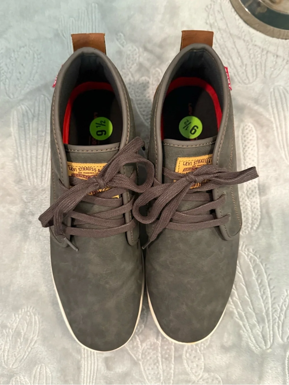 Levi's Men's Dark Gray Confort Chukka Boots with White Sole